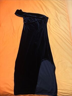 One-Shoulder Velvet Evening Dress in Midnight Blue
